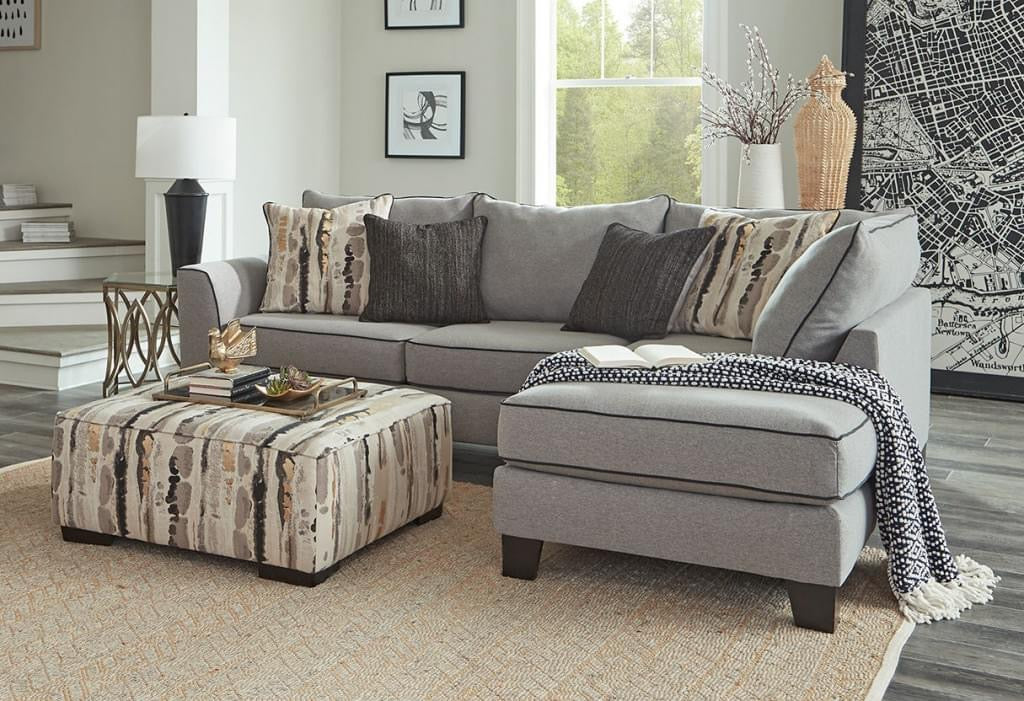 NICOLETTE SECTIONAL w/ OTTOMAN