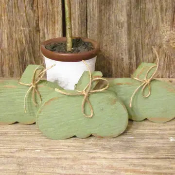 RUSTIC WOOD PUMPKINS GREEN