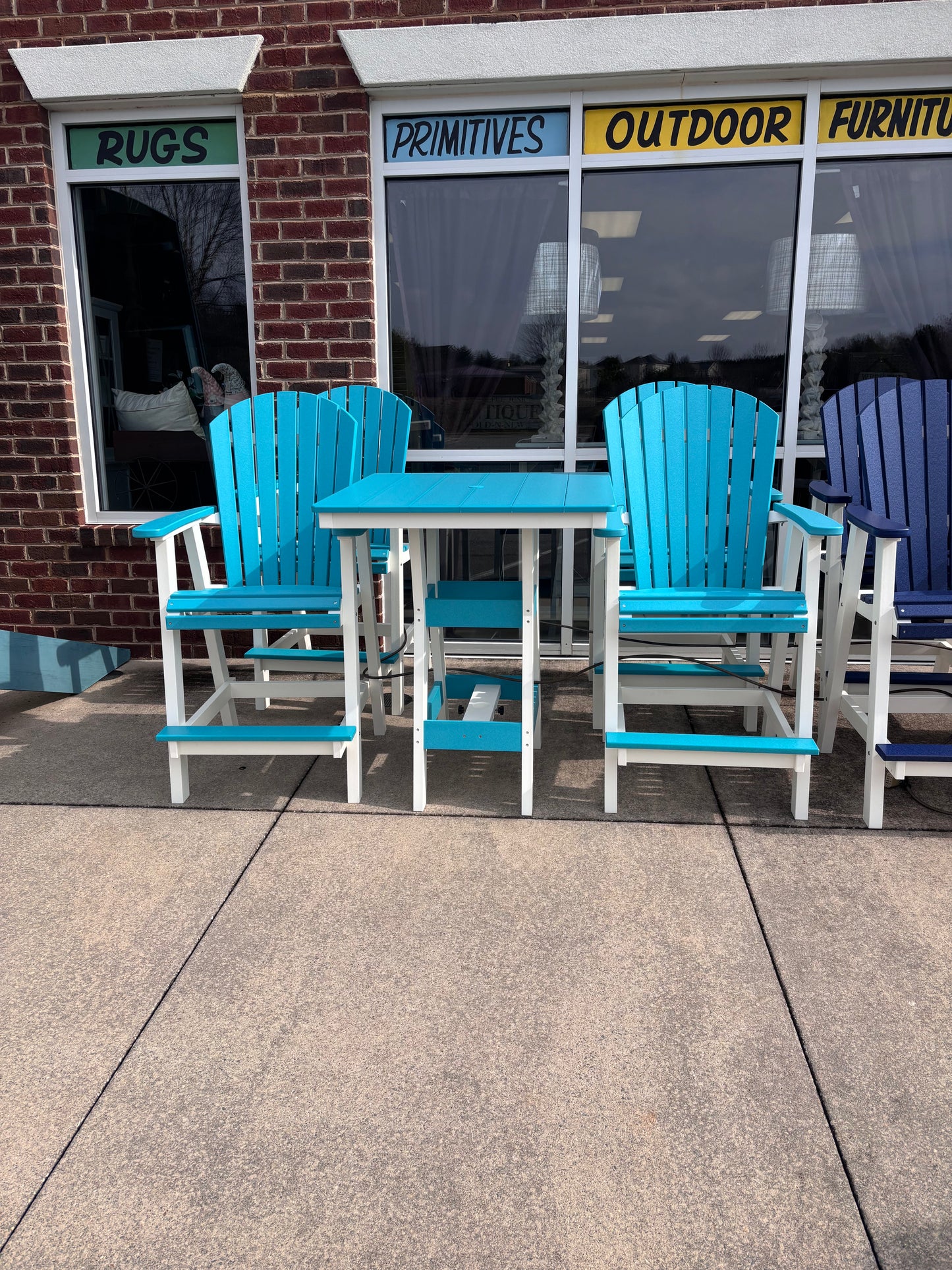 Berlin Gardens 3 pc Bar Height 33" table & 2 bar height chairs