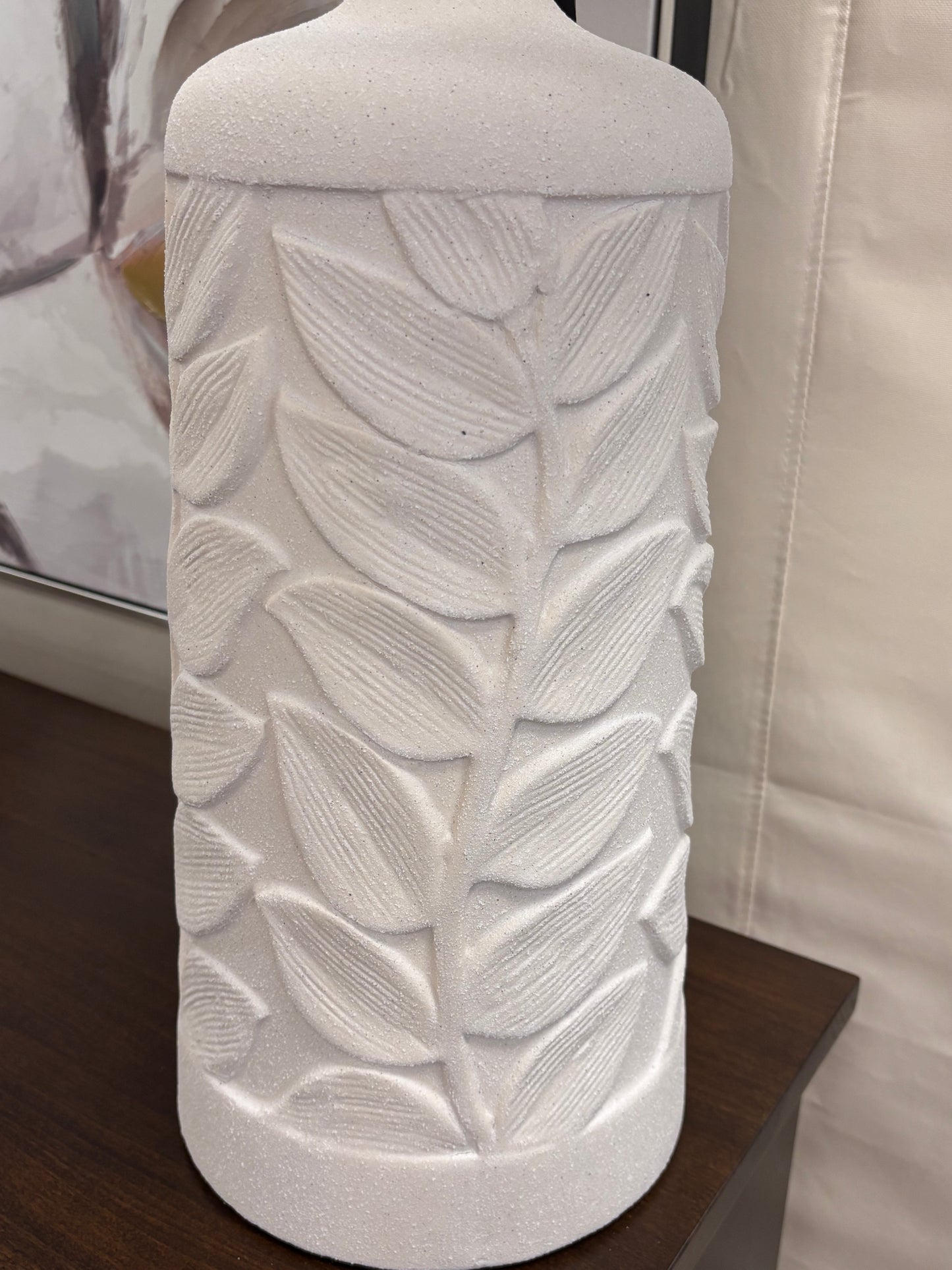 Ceramic white textured table lamp