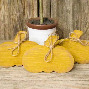 RUSTIC WOOD PUMPKINS YELLOW